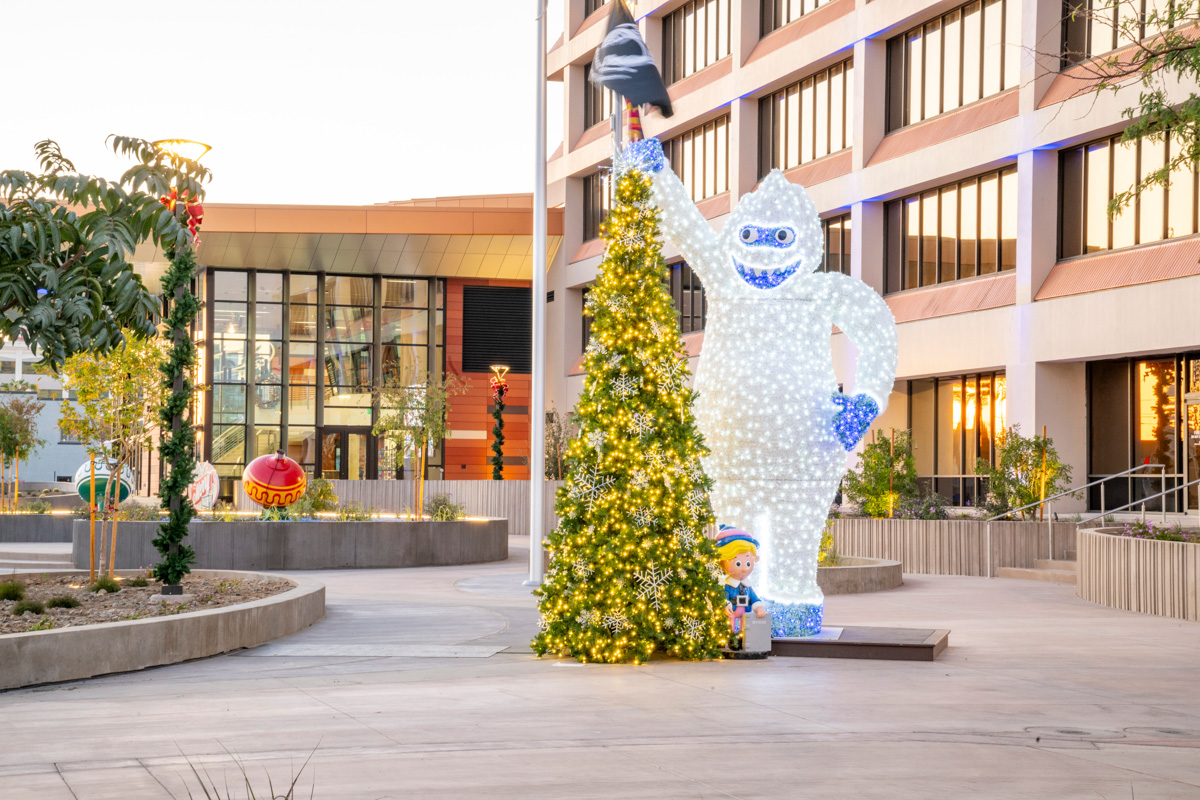 Shopping Center Holiday Decorations